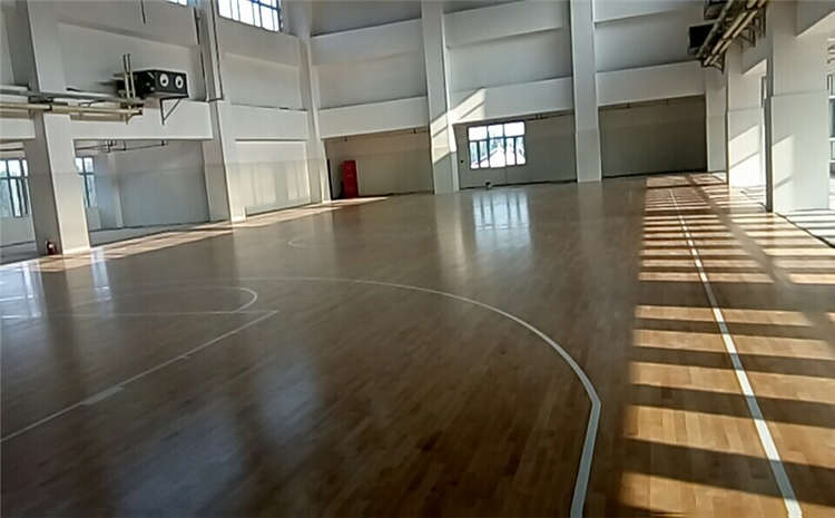 內蒙古楓樺木體育場地板怎么安裝